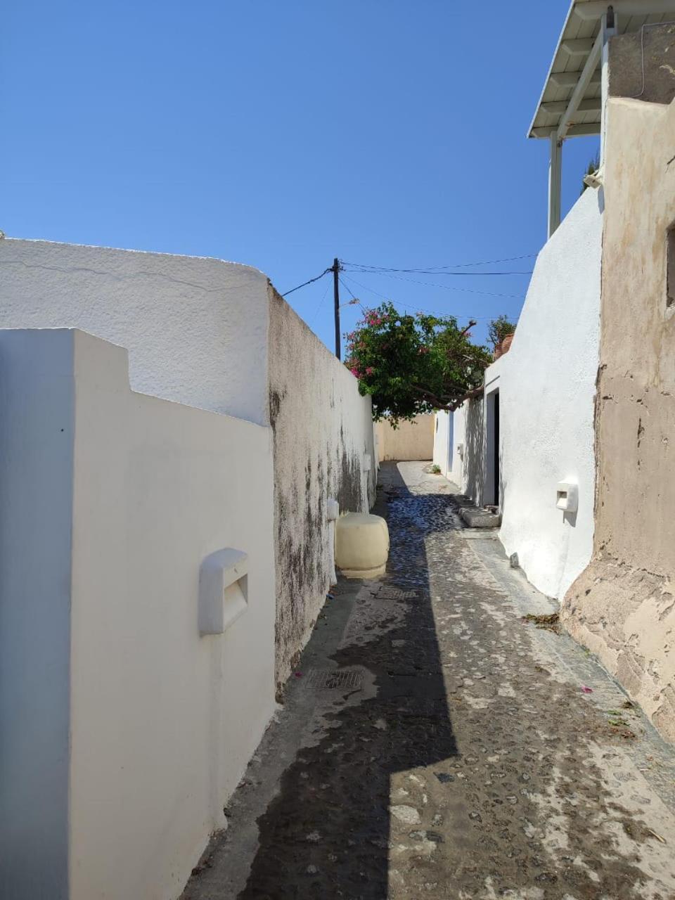 Fira Comfort Rooms Exterior foto